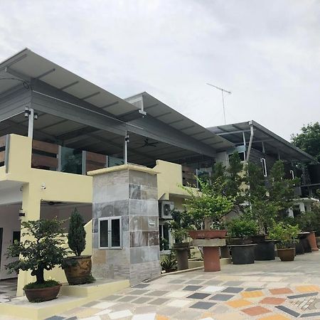 Bonsai Homestay Kluang - B17 Exterior photo